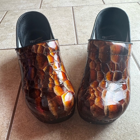 Dansko Shoes - Dansko Multicolor Snake Pattern Clogs size 41